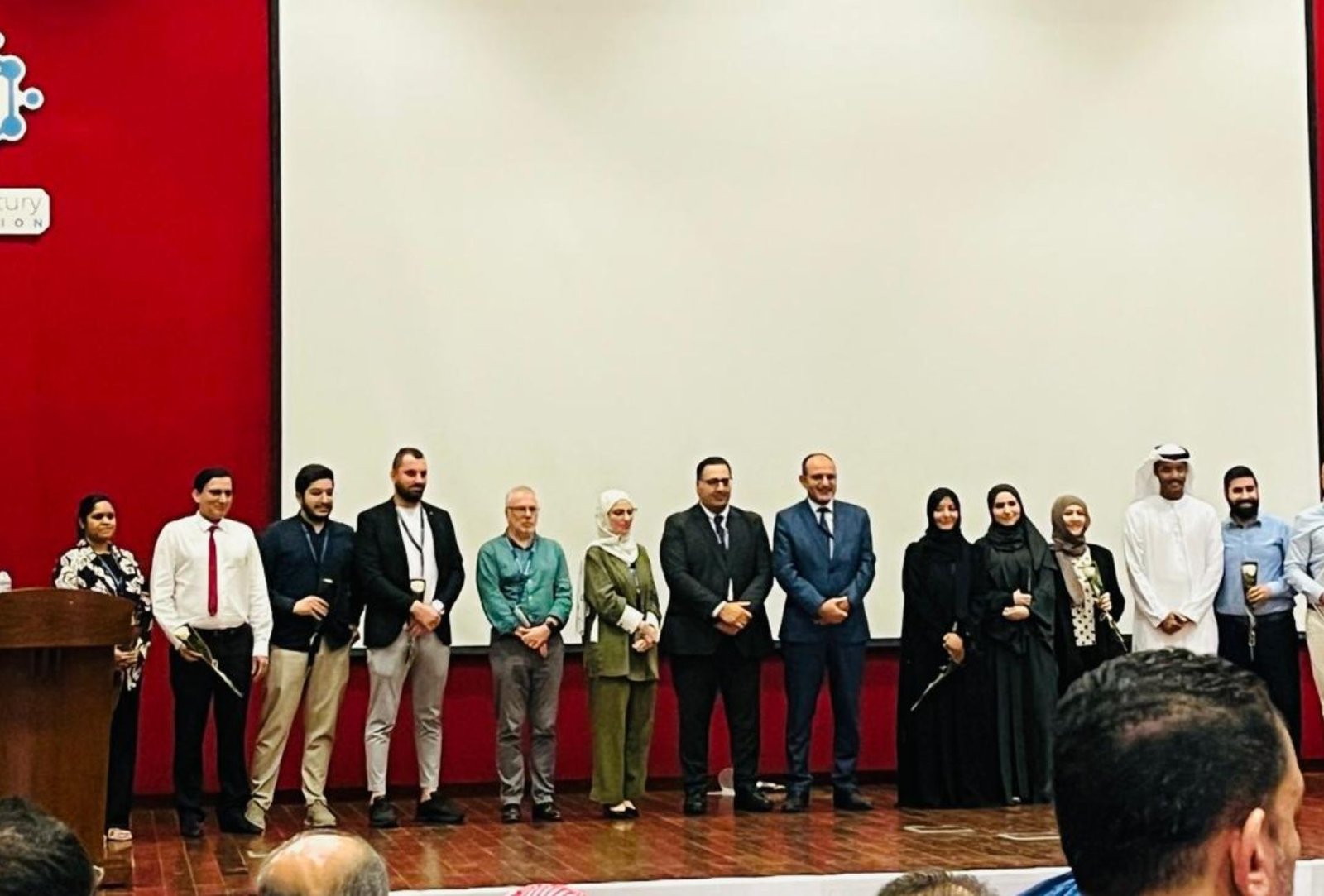 پروفیسر ملک نعیم اختر کو متحدہ عرب امارات میں تعلیمی شعبے میں دہائی بھر کی خدمات پر خراجِ تحسین