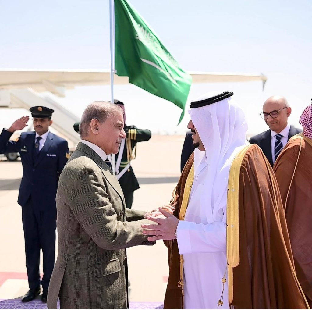 سعودی عرب میں پاکستانی وفد کا شاندار استقبال، پاک سعودی تعلقات نئی جہت کی جانب